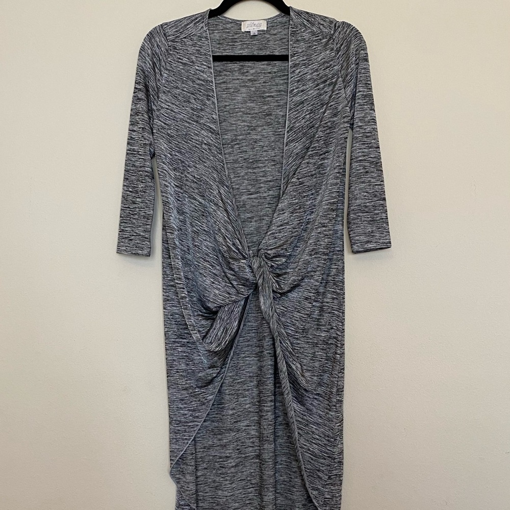 3/4 length sleeve plunge top